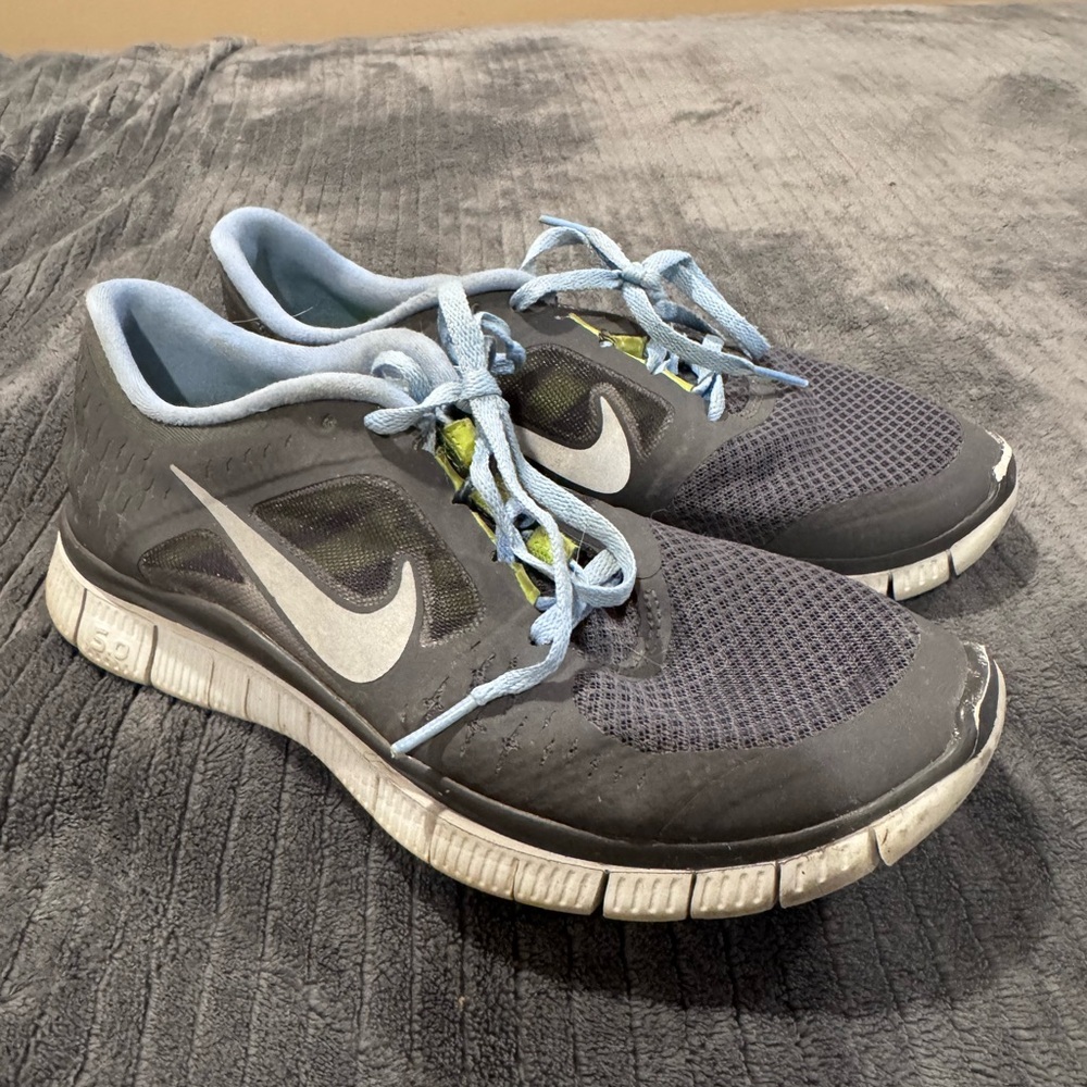 Women’s 7.5 Nike Running Shoes